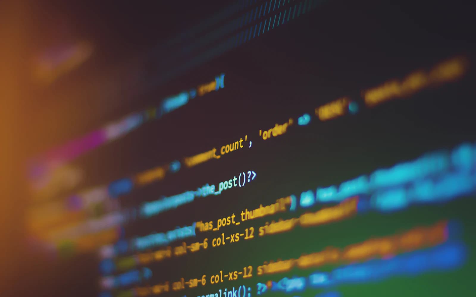 Nahaufnahme von Programmcode auf einem Bildschirm